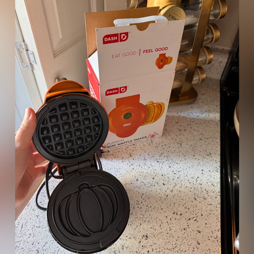 Mini Waffle Maker - Picture 2 of 2